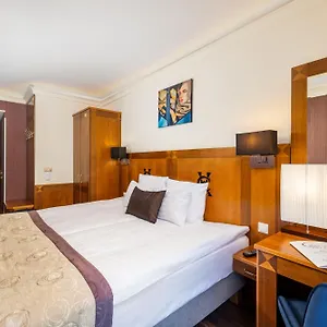 https://carlton.inbudapesthotels.com