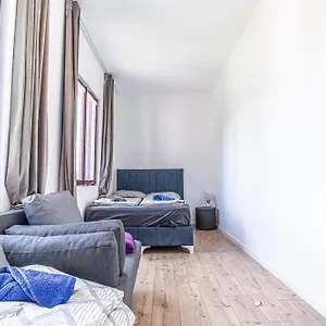 Hostel Comfy In Shared With Terrace And Garden, Wiedeń