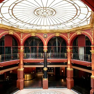 ***** Hotel Banke Opera, Autograph Collection Francia